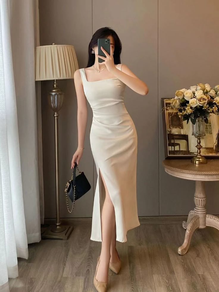 Smart Fit Bodycon Dress – Balanced Style for Every Mood